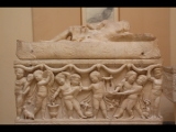 08678 ostia - museum - kindersarkophag mit donysischen cupidi.jpg